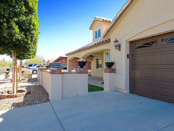 Driveway entry to home
