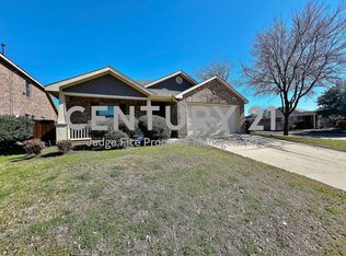 7221 Fossil Hill Dr, Arlington, TX 76002