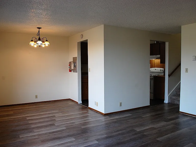 108 Kensington Ave S #4 — Photo 4