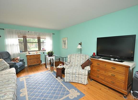 4th image of 34 Milford Ln APT K