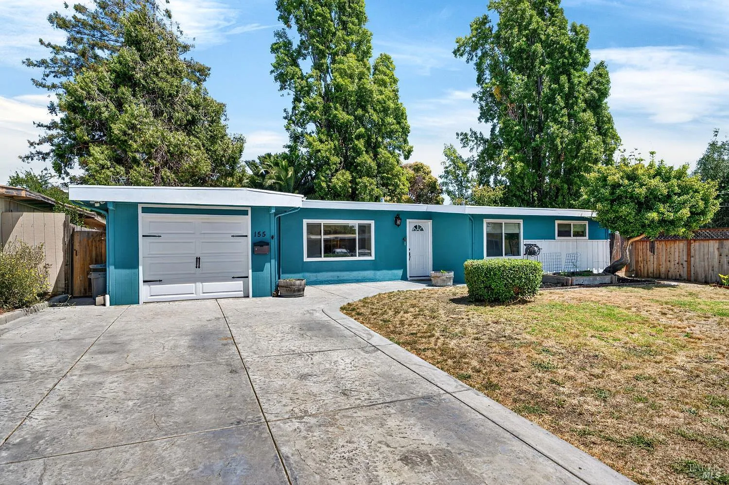 155 Los Altos Place - Photo 2