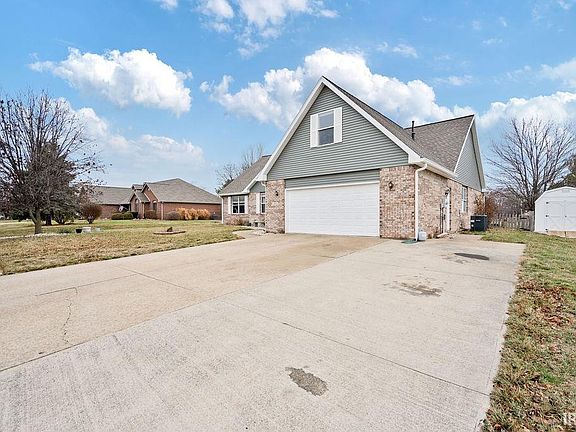 2nd image of 118 Lee Dr