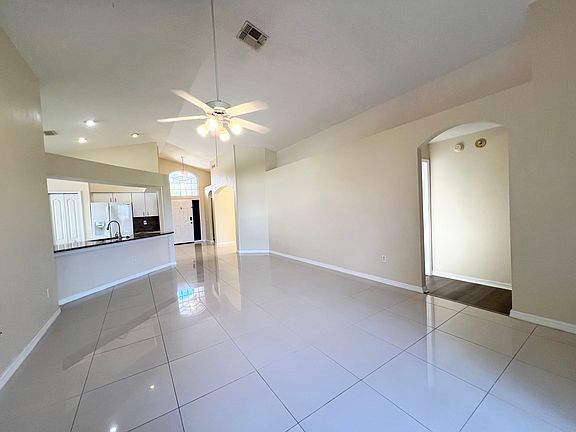 5th image of 30501 Wrencrest Dr
