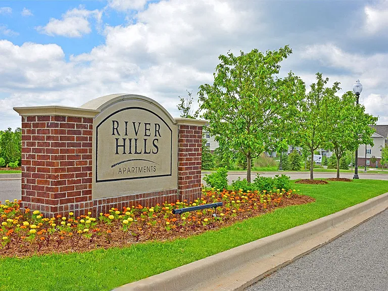 River Hills Apartments — Photo 58