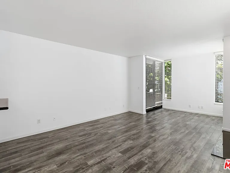 500 S Barrington Ave #2 — Photo 8