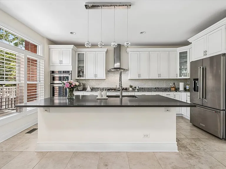 1863 Admiral Ct #1863 — Photo 6