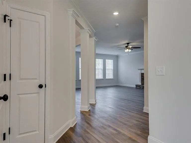 1011 Spotswood Cir — Photo 41