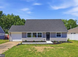 101 Kingwood Ln, Levittown, PA 19055