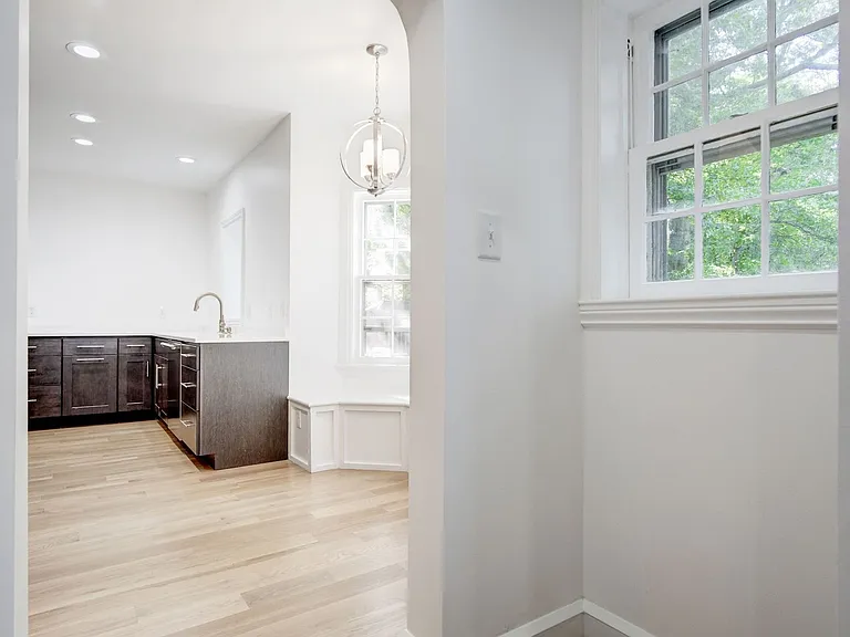1626 Kalmia Rd NW — Photo 11