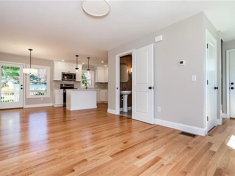 83 Cadora Ave — Photo 15