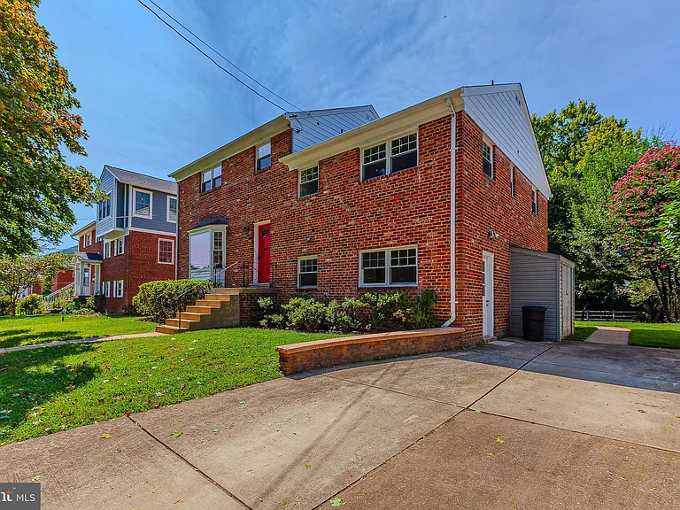 9902 Belhaven Rd — Photo 2