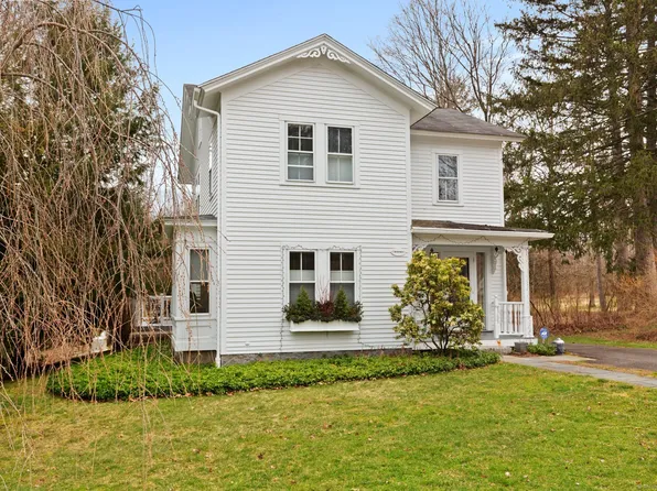 39 Judson Avenue, Woodbury, CT 06798