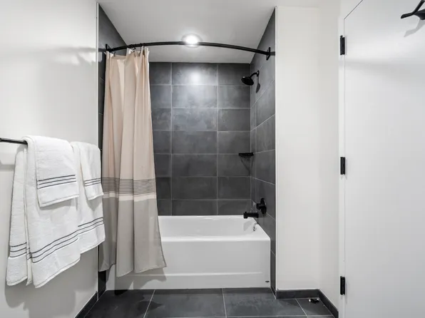 30 Park Lane North image 5 of 39