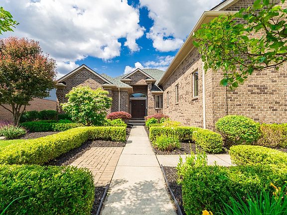 3rd image of 27153 Alderman Ct