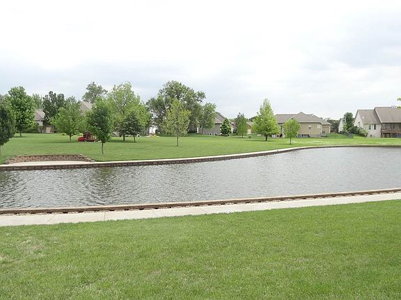 2nd image of 305 Lakewood Dr
