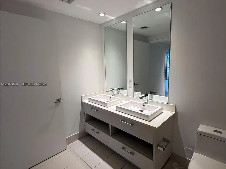 45 SW 9th St #1004 — Photo 11