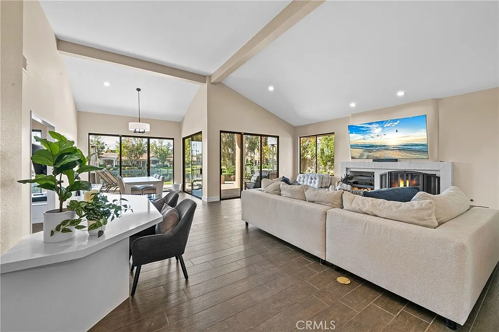 3 bed, 3.5 bath, 3031 sqft, $5,875 — Photo 4