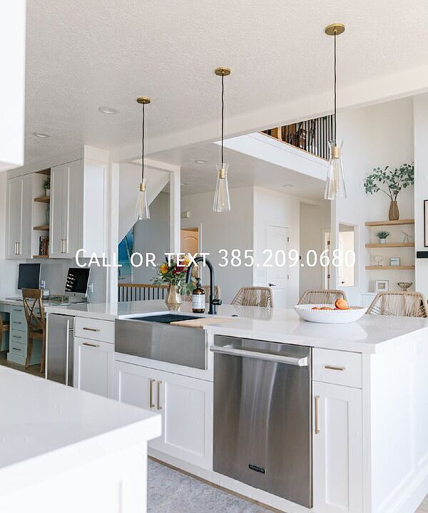 1st image of 1777 E Crimson Oak Dr