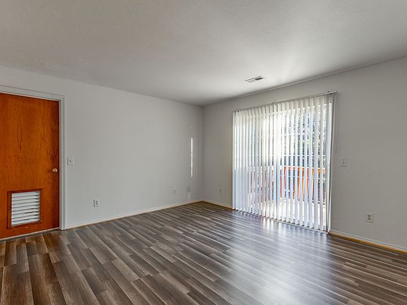 4th image of 22 Eastwood Ct #84