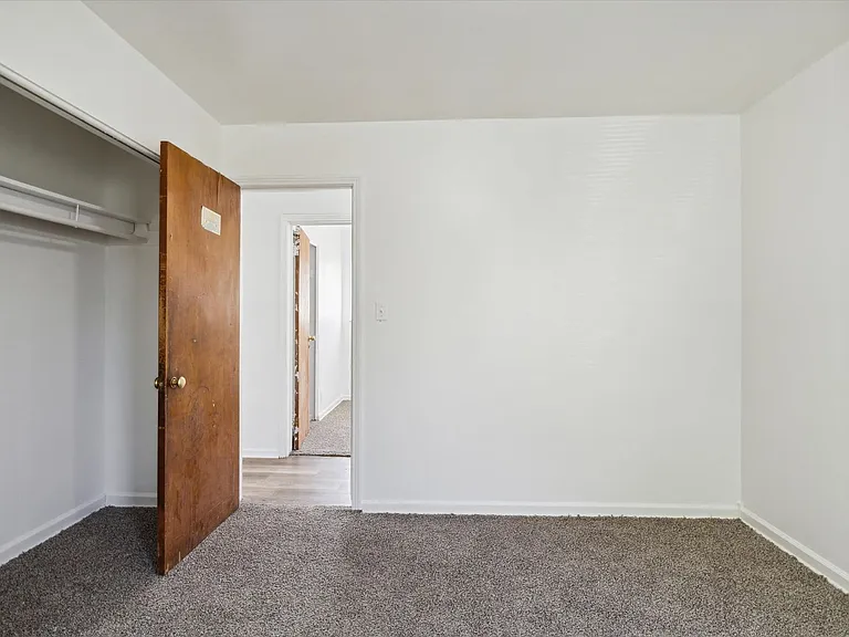 19400 Harlow St — Photo 11