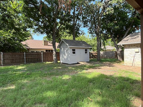 4th image of 2801 Pecan Dr
