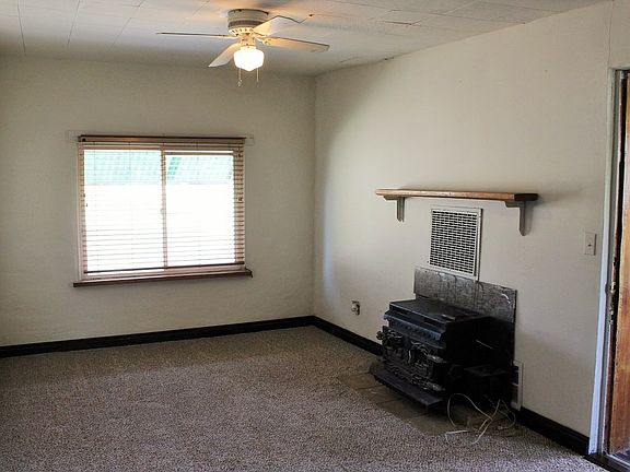 4th image of 203 E Broadway St