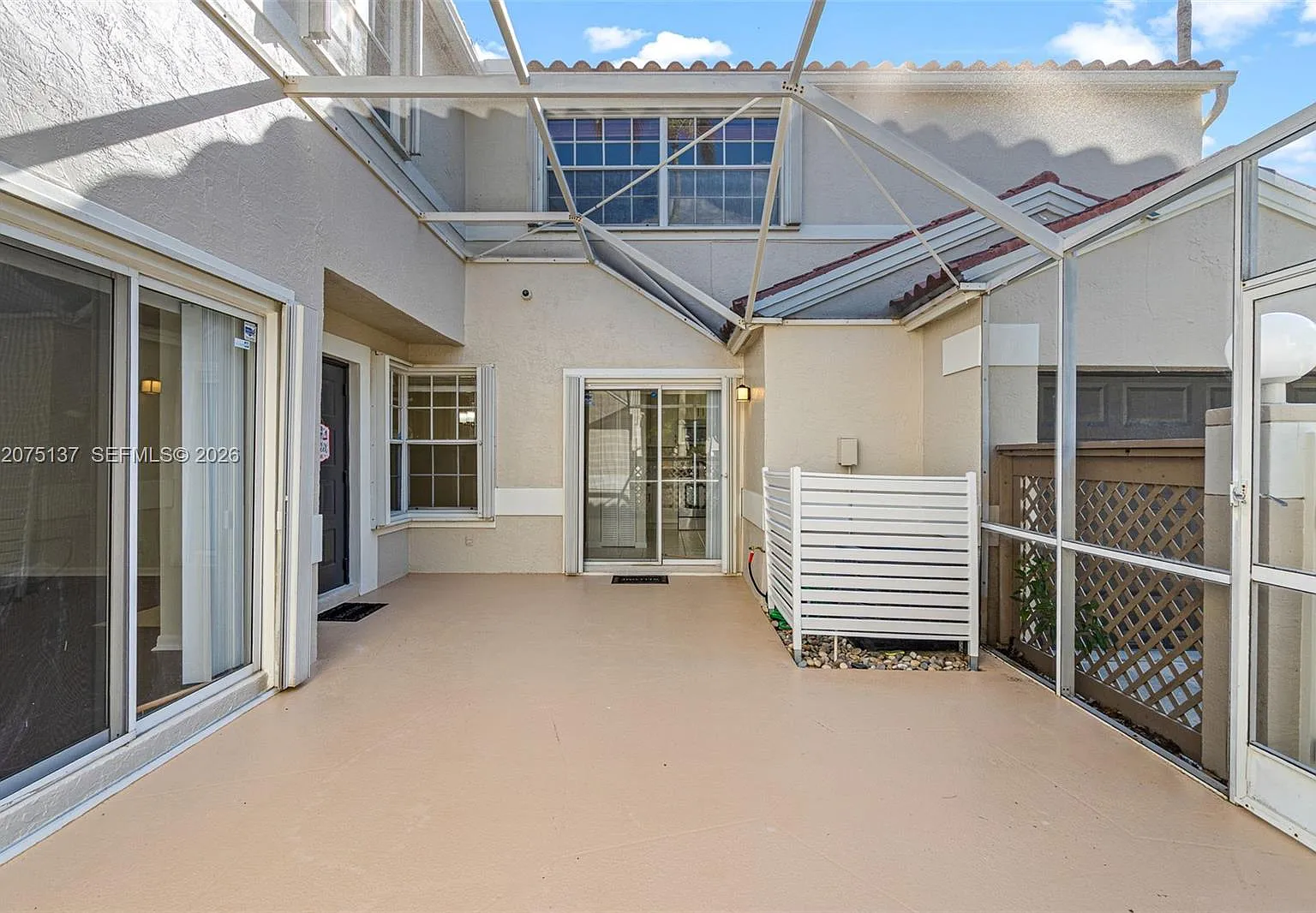 Embassy Lakes — Photo 4