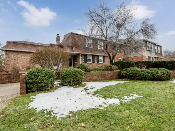 2507 Dover Ln, Saint Joseph, MI 49085