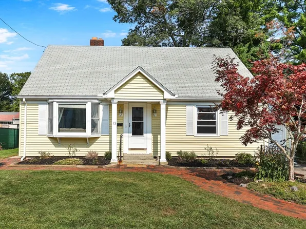 15 Oakwood Ave, Dudley, MA 01571