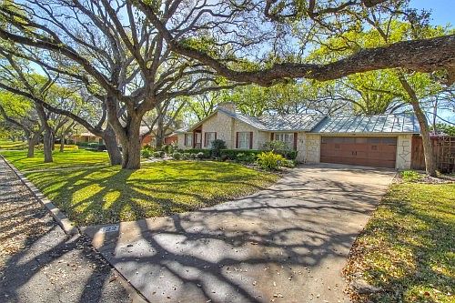 3rd image of 122 Oakleaf Dr