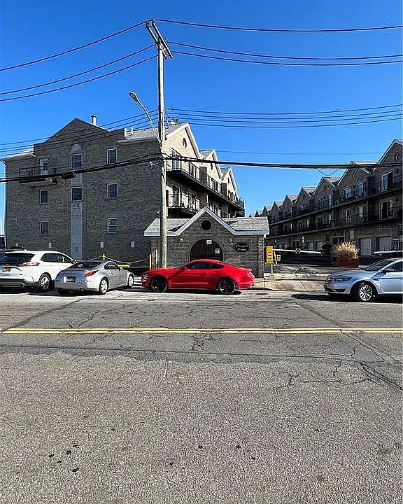 1st image of 10 Pennyfield Ave APT 13A