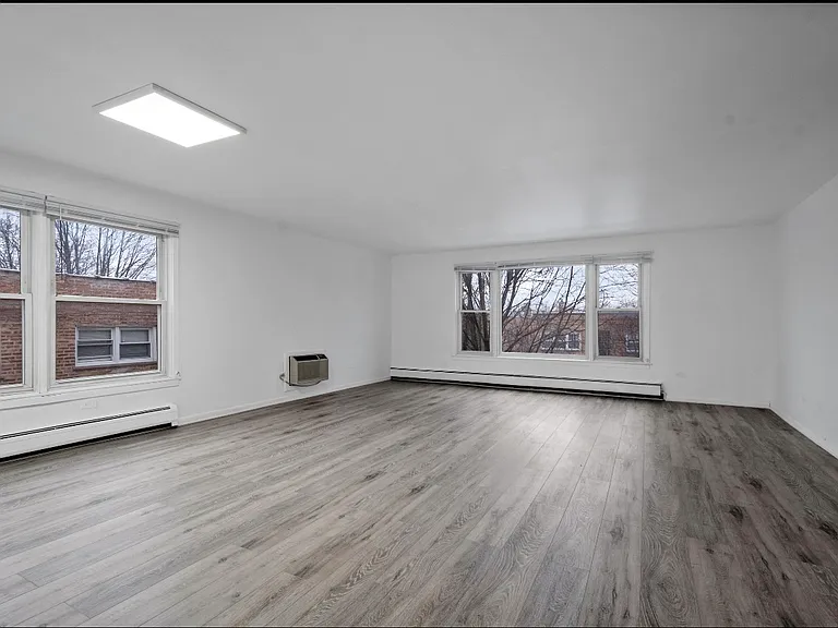 6645 N California Ave #303 — Photo 3