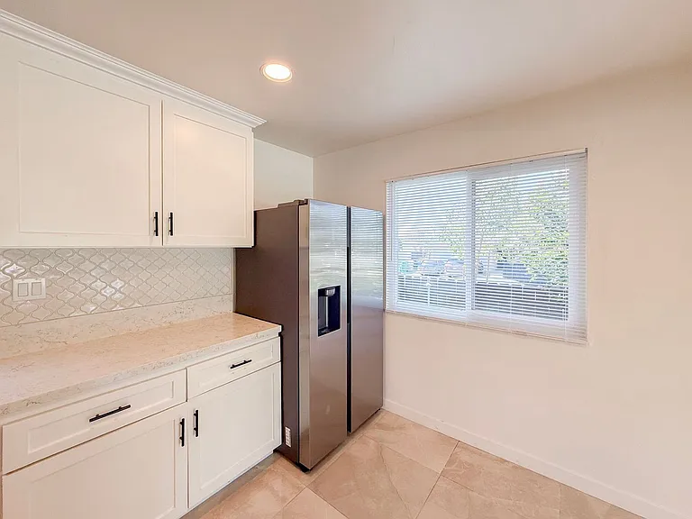 Beautiful Triplex in Clairemont — Photo 7