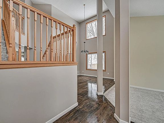 3rd image of 1702 Par Ln