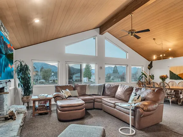 546 Alpine Dr, South Lake Tahoe, CA 96150