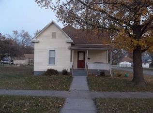 902 N Forest Ave, Chanute, KS 66720
