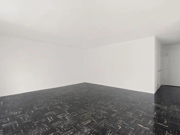 80 La Salle Street 6D image 3 of 5