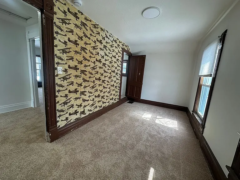 100 Valley View St — Photo 12