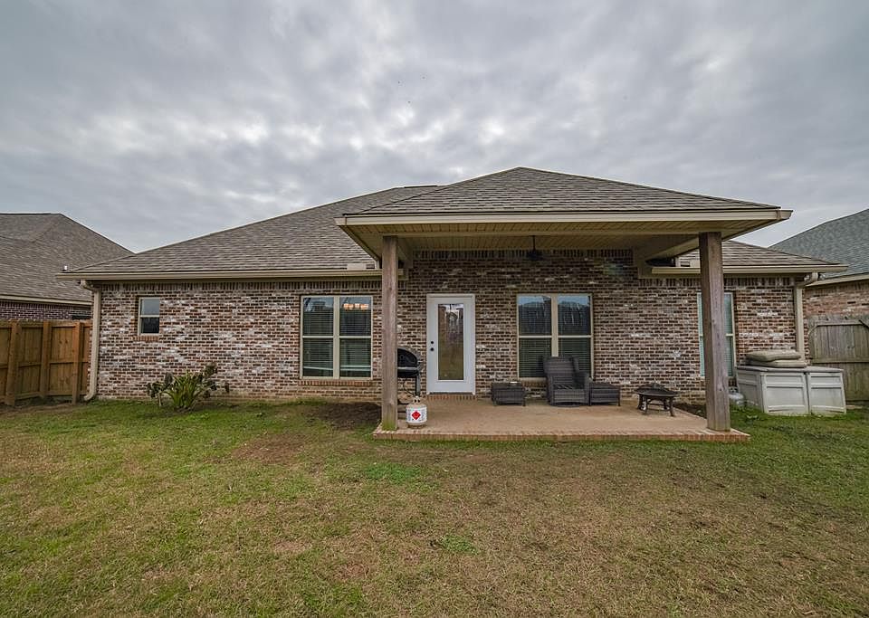 1st image of 14 Highland Village Dr