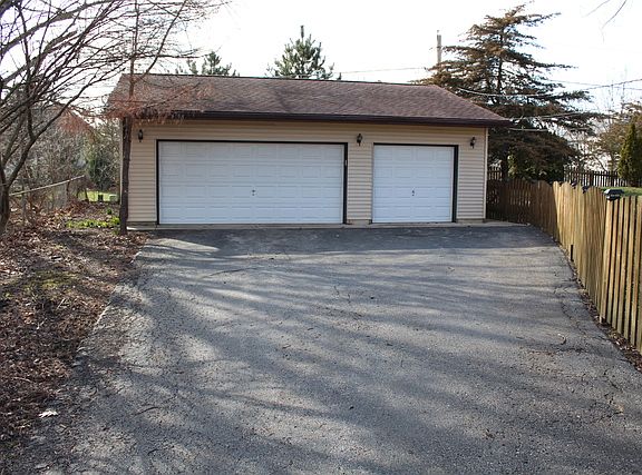 4th image of 356 Hilltop Dr
