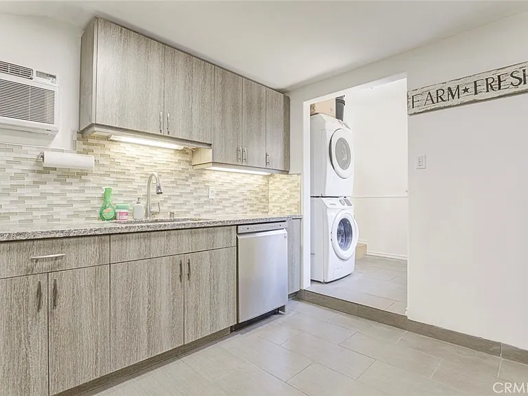 6641 Agnes Ave — Photo 7