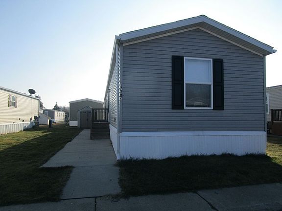 5th image of 17367 Oak Grove St