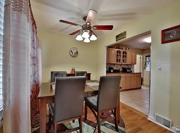 4th image of 16-32 Eberlin Dr