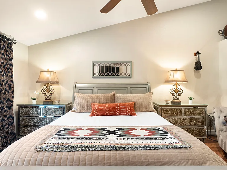 372 W Amoroso Dr — Photo 118