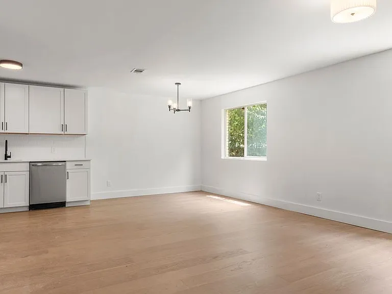 Landis Grove - 1360 — Photo 38