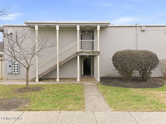 3rd image of 1935 Gardiner Ln APT J136