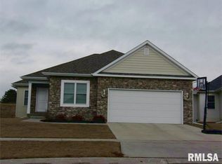 72 Cobblestone Ln, Le Claire, IA