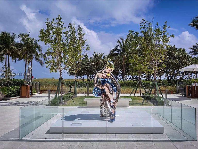 10201 Collins Ave #2516 — Photo 6