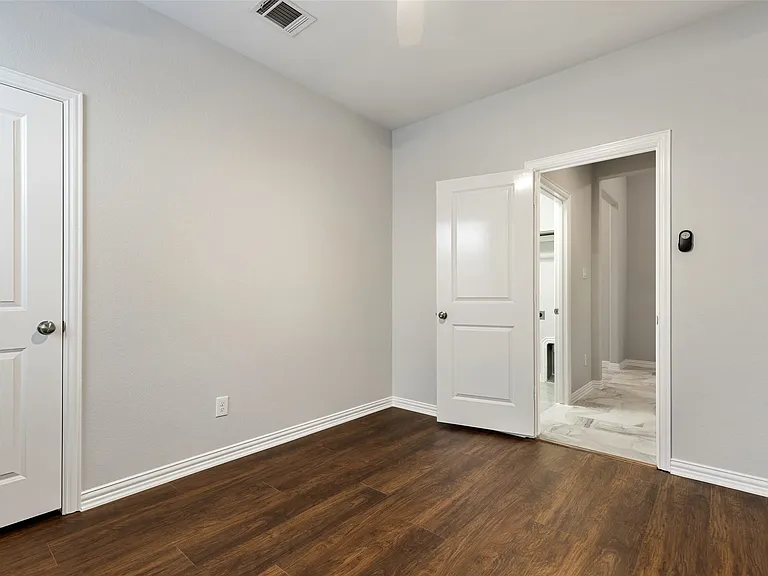 912 Slate Ln — Photo 9
