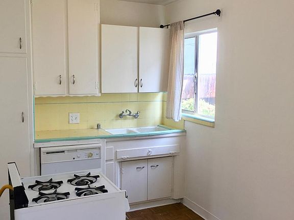 Kitchen Sink Area